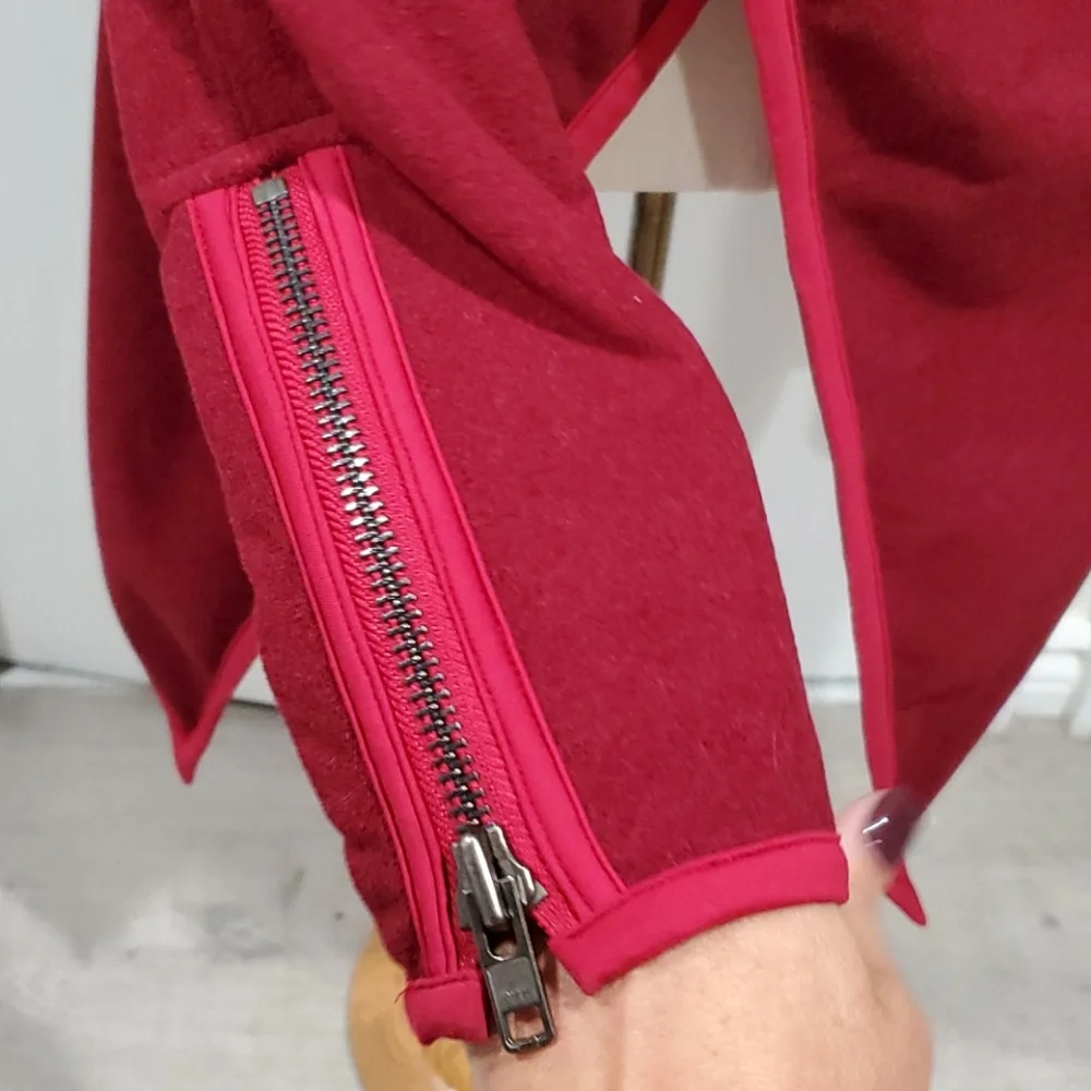 Lululemon Presence of Mind Red Fleece Wrap size 6 NWT
